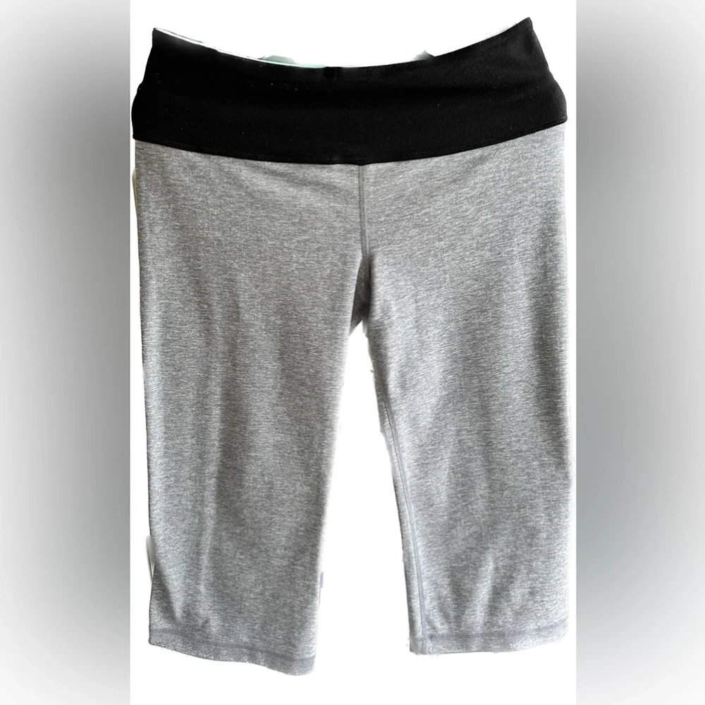 Lululemon Athletica Cropped Legging (Size 6) - Picture 2 of 4